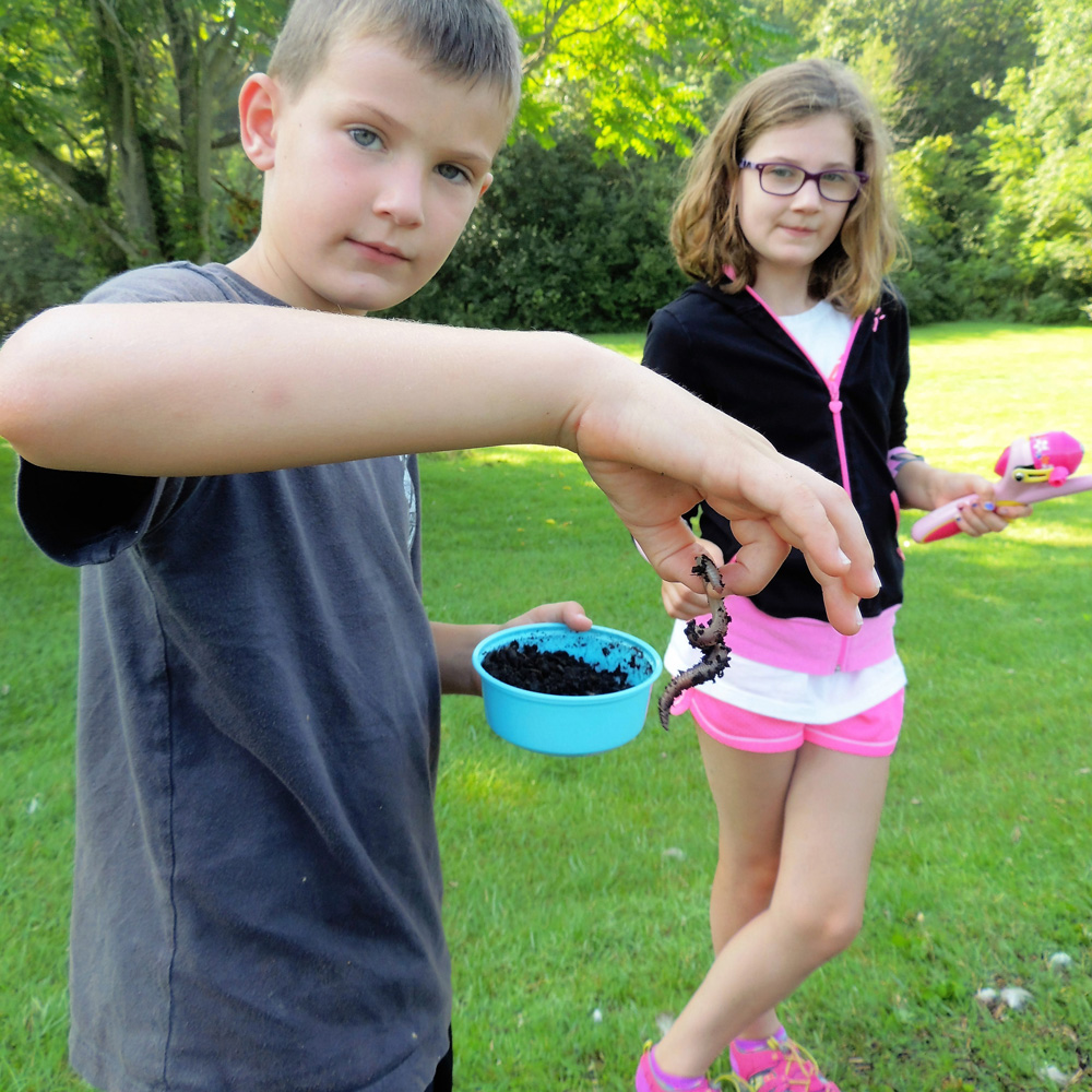 Two kids with fishing worm